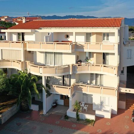 Apartments Tomy Новалья Экстерьер фото