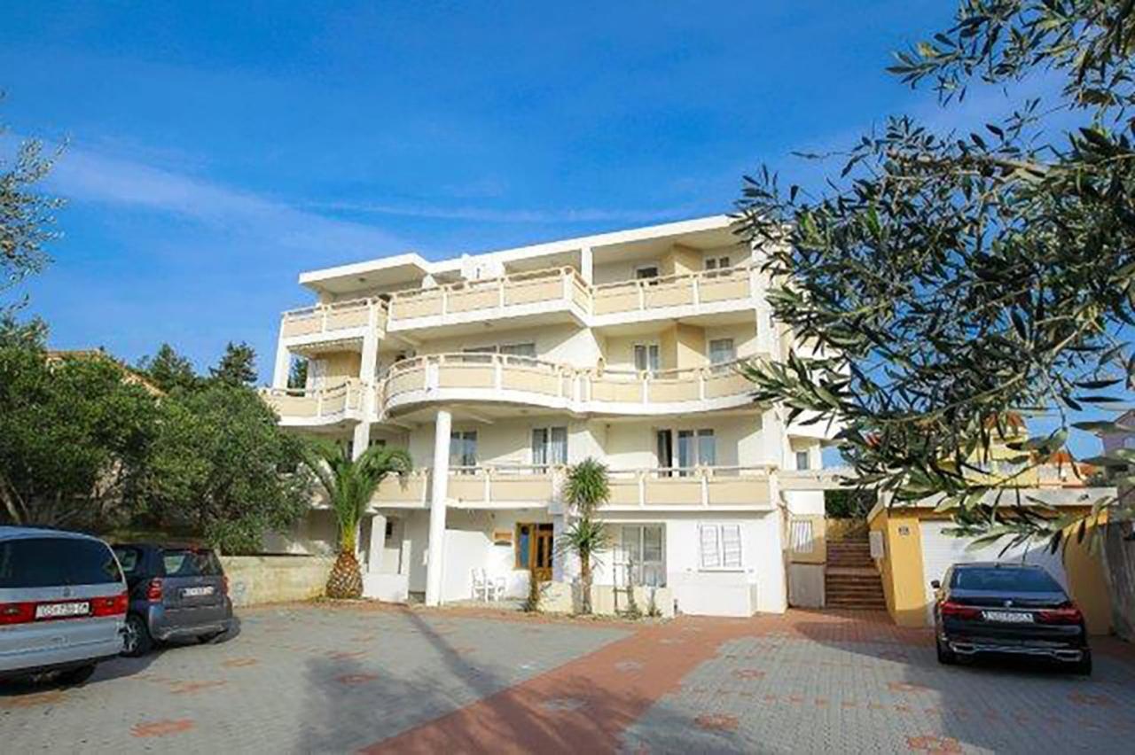 Apartments Tomy Новалья Экстерьер фото