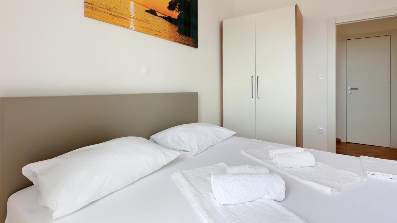 Apartments Tomy Новалья Экстерьер фото