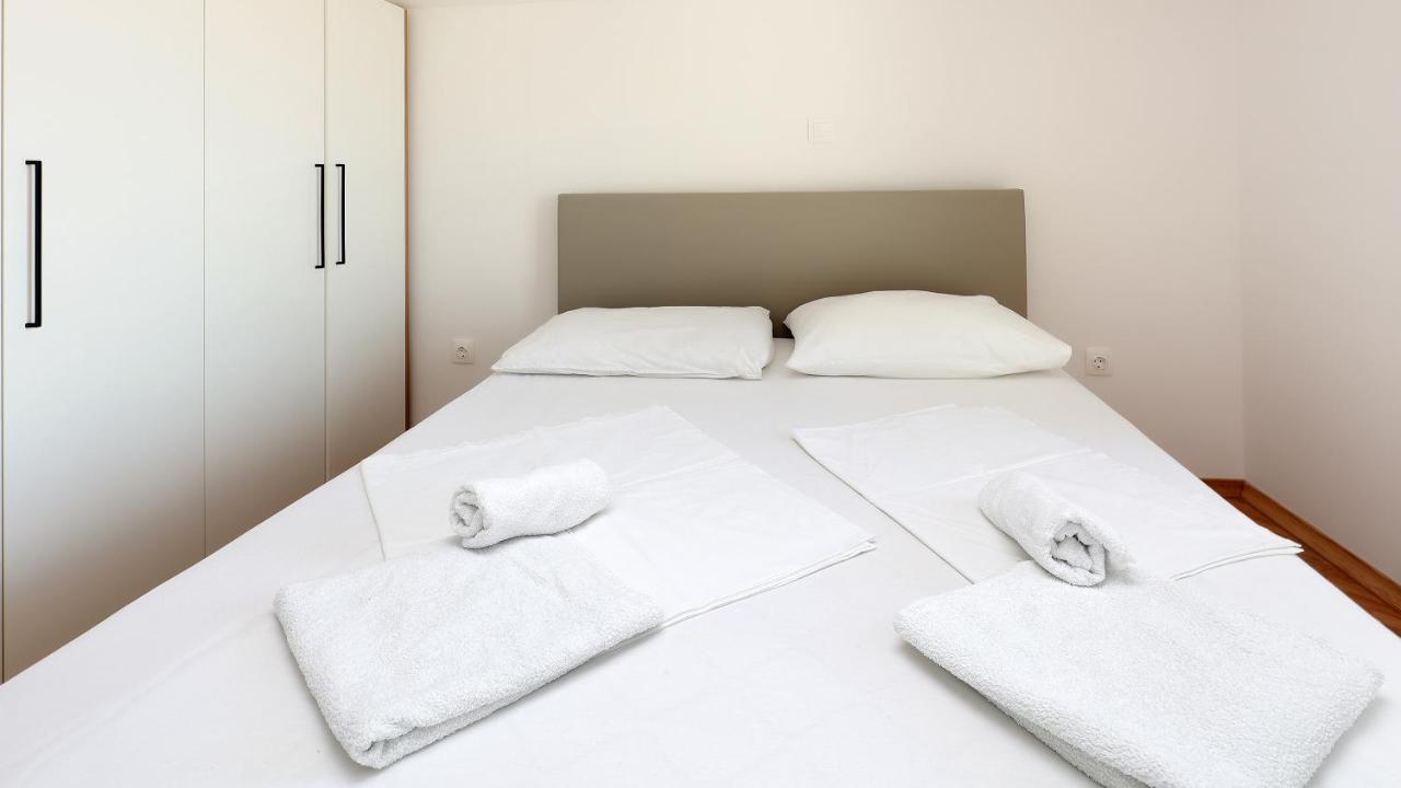 Apartments Tomy Новалья Экстерьер фото