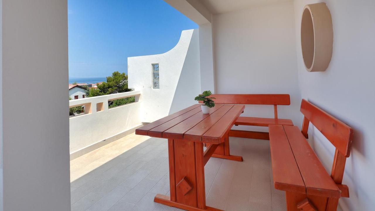 Apartments Tomy Новалья Экстерьер фото