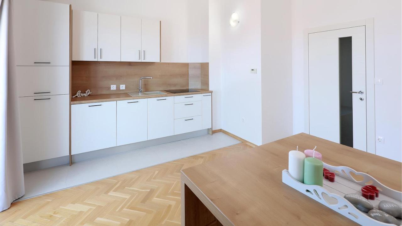 Apartments Tomy Новалья Экстерьер фото