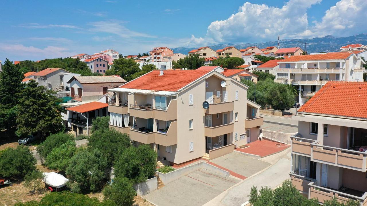 Apartments Tomy Новалья Экстерьер фото
