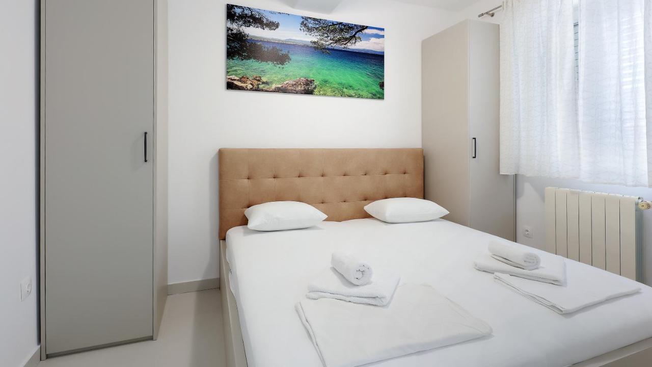 Apartments Tomy Новалья Экстерьер фото