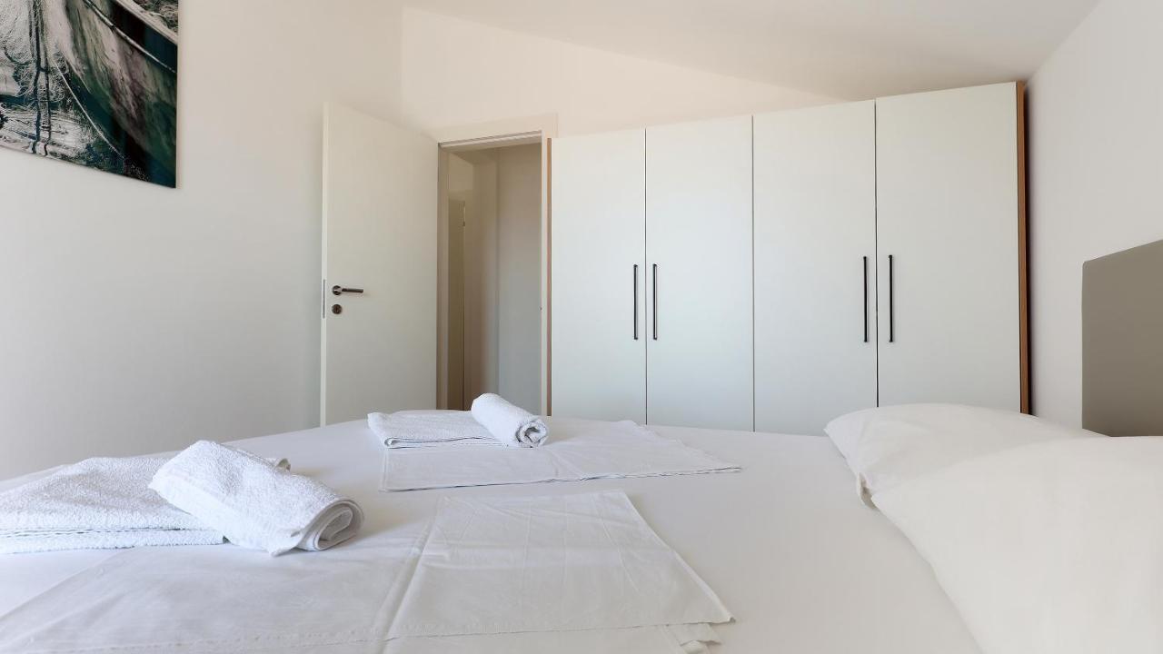 Apartments Tomy Новалья Экстерьер фото