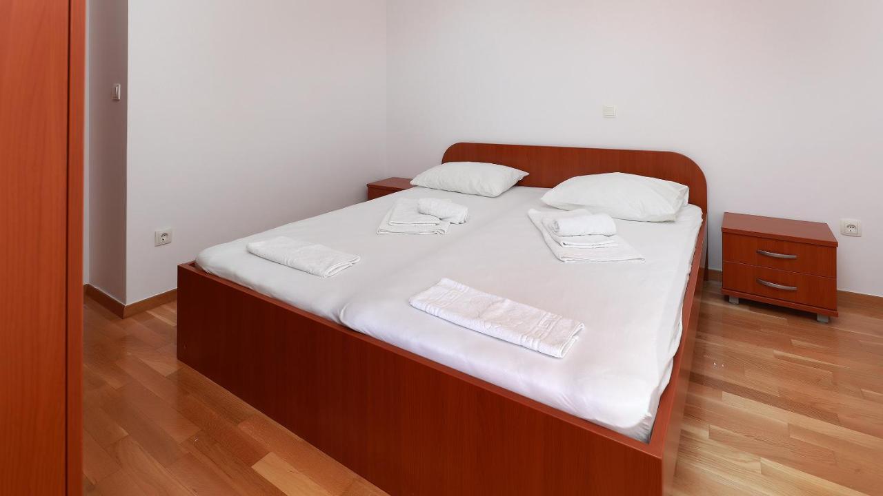 Apartments Tomy Новалья Экстерьер фото
