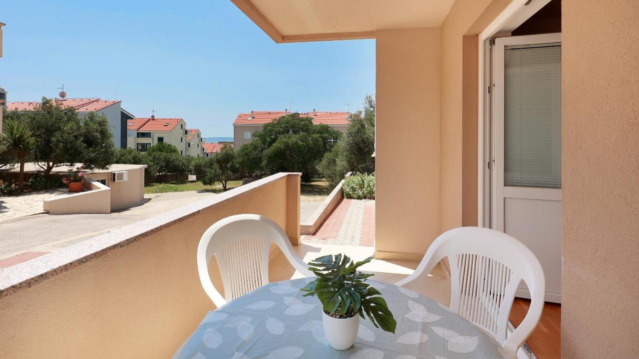 Apartments Tomy Новалья Экстерьер фото