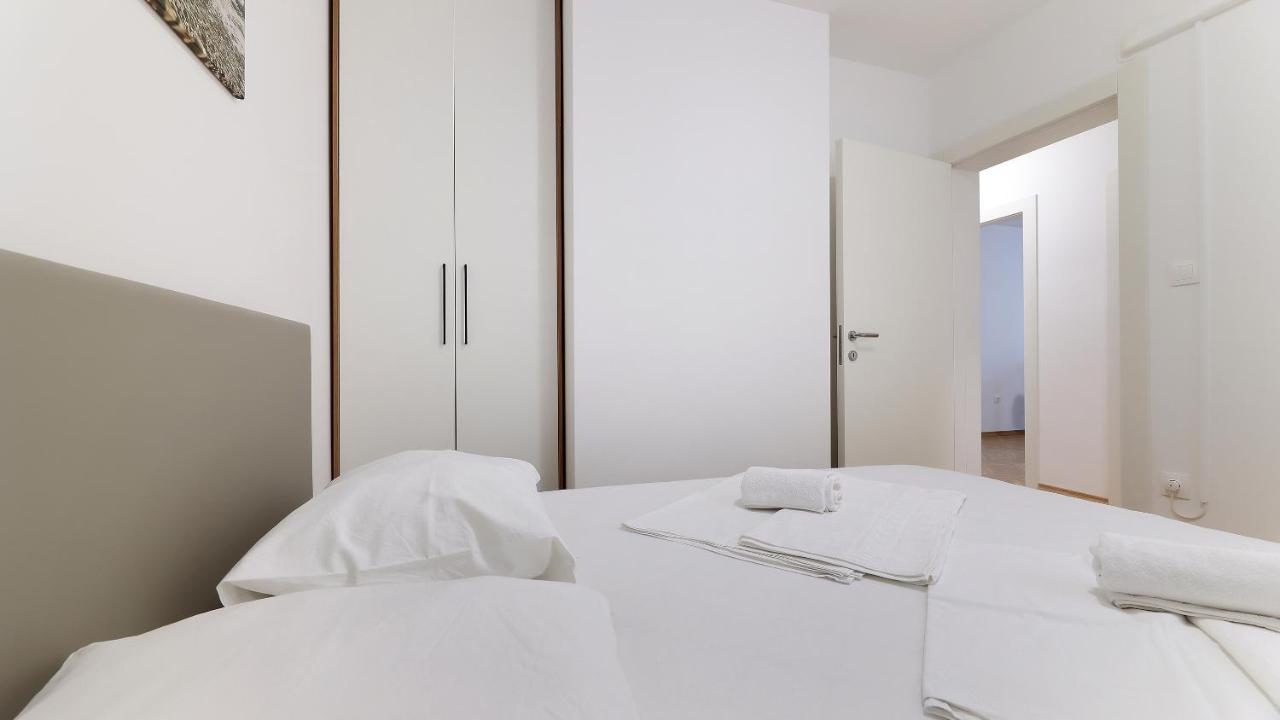 Apartments Tomy Новалья Экстерьер фото