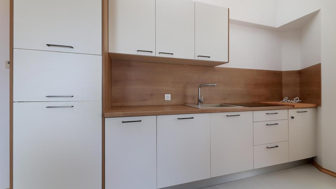 Apartments Tomy Новалья Экстерьер фото