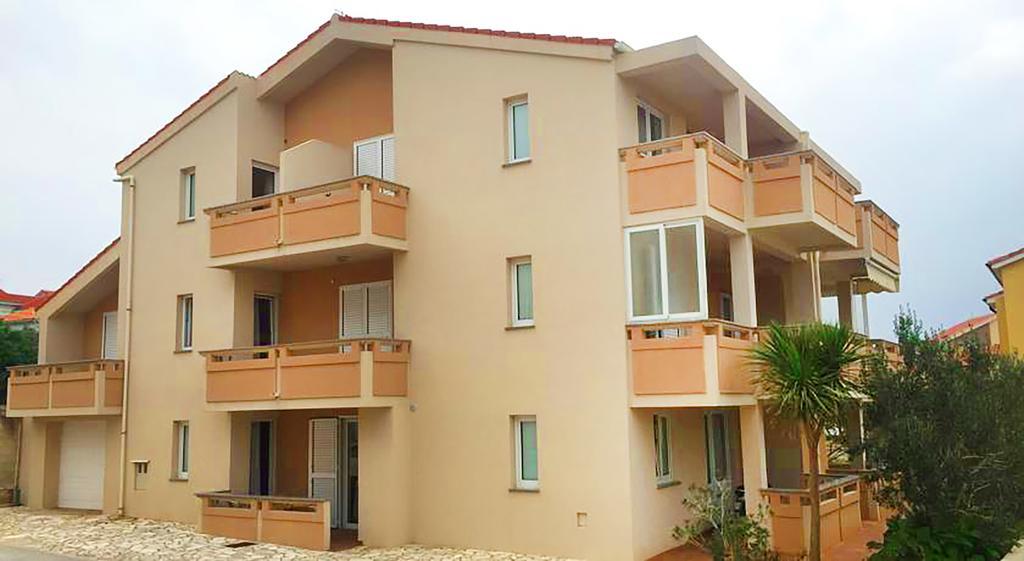 Apartments Tomy Новалья Экстерьер фото